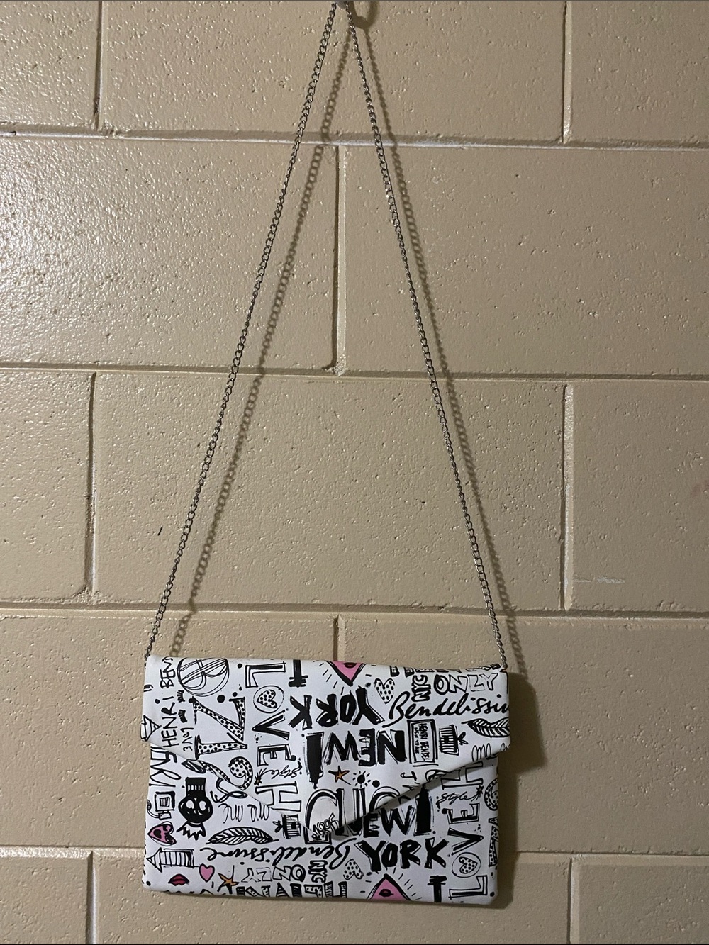 White Graphic Print Chain Shoulder Bag